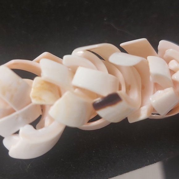 Hawaiian Style Pale Pink Shell Necklace and Matching Earrings - Picture 16 of 16